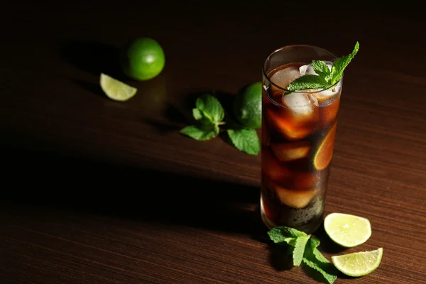 Cuba libre cocktail — Stockfoto