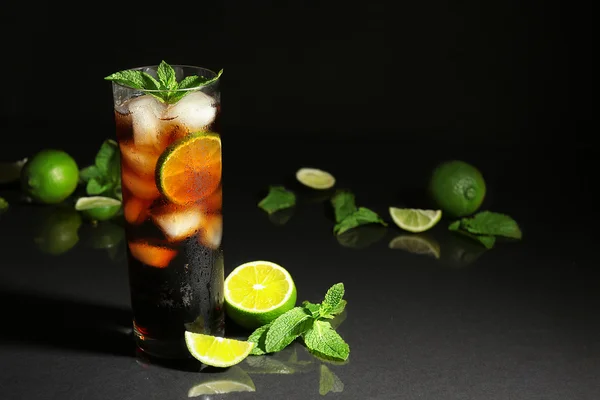 Cuba libre cocktail — Stockfoto