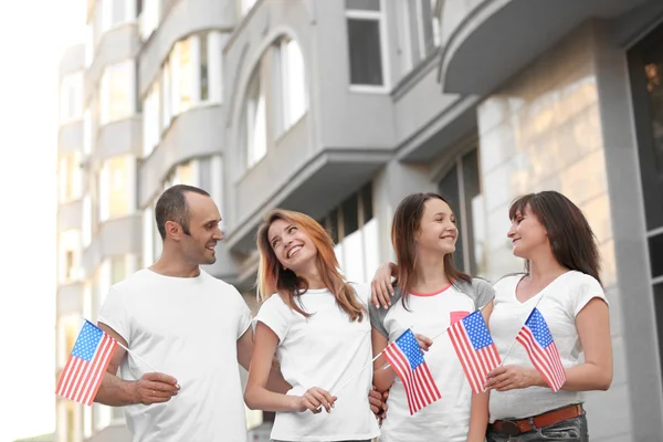 Modern Family Usa Flags Outdoors — Stock Photo, Image