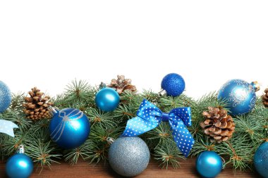 Noel topları ile kompozisyon