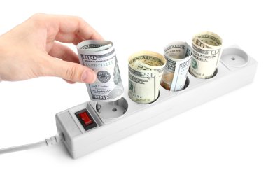 elektrik prizine takın dolar koyarak el 