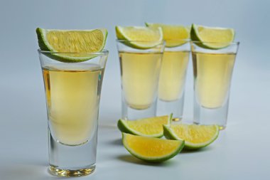 Kireç ile altın tequila 