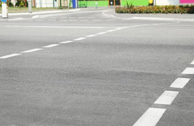 Beyaz yolda işaretleme