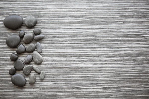 Wellness-Steine auf Holzgrund — Stockfoto