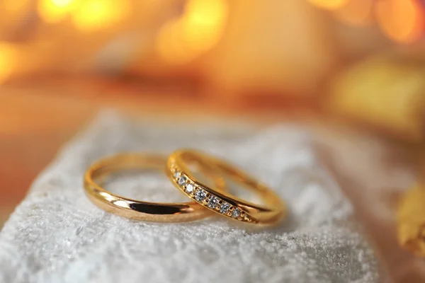 Hermosos anillos de boda — Foto de Stock