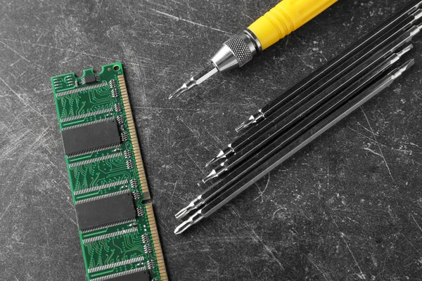 RAM memory, screwdriver and bits — Stock Photo, Image