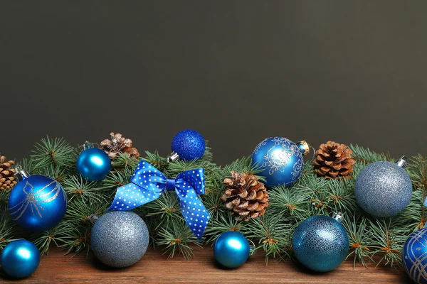 Composição de Natal com bolas — Fotografia de Stock