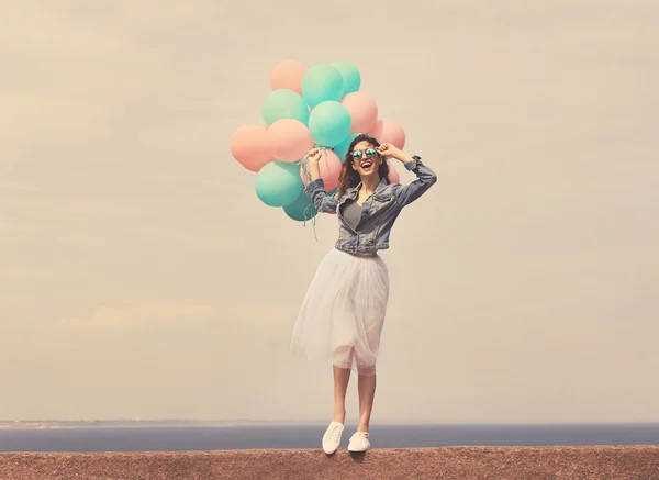 Jovem com balões — Fotografia de Stock