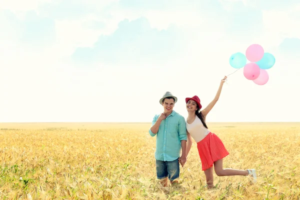 Casal com balões de ar de brinquedo — Fotografia de Stock