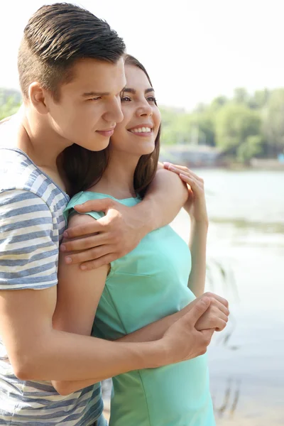 Portrait Jeune Couple Embrassant — Photo