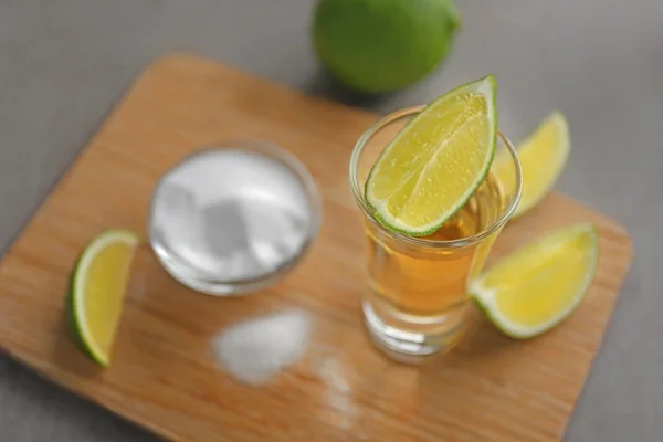 Tequila d'oro con lime — Foto Stock