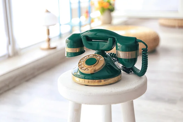 Vintage telefoon in interieur — Stockfoto