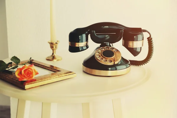 Telefone vintage no interior — Fotografia de Stock