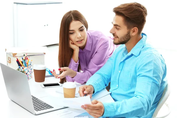 Schöne Frau und schöner Mann — Stockfoto