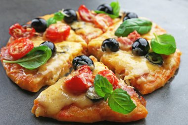 Güzel pizza dilimlenmiş 