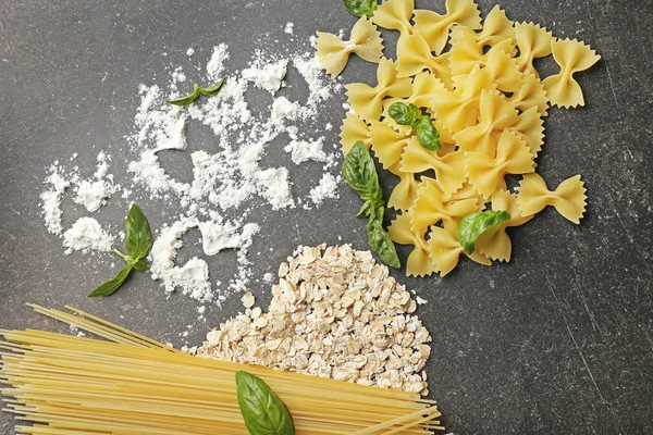 Olika torra pastaprodukter — Stockfoto