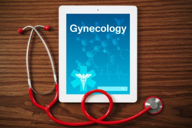 Sağlık stetoskop ve tablet ahşap arka plan üzerinde. Kadın hastalıkları kavramı
