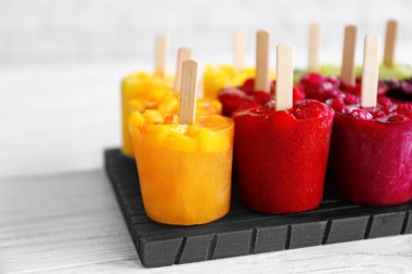 Meyve lezzetli dondurma 