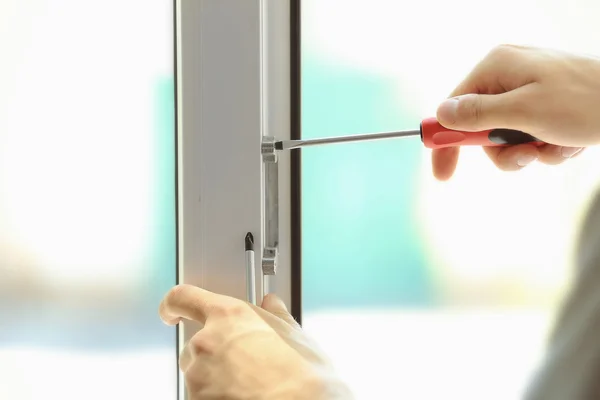 Worker installing window — Stock Photo, Image