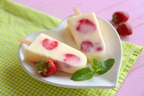 Sorvete de frutas saborosas — Fotografia de Stock