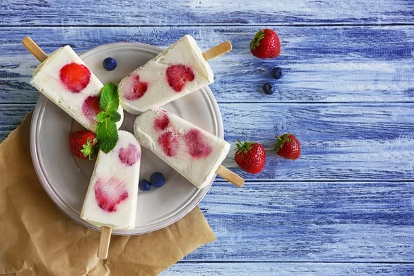 Sabroso helado de frutas —  Fotos de Stock