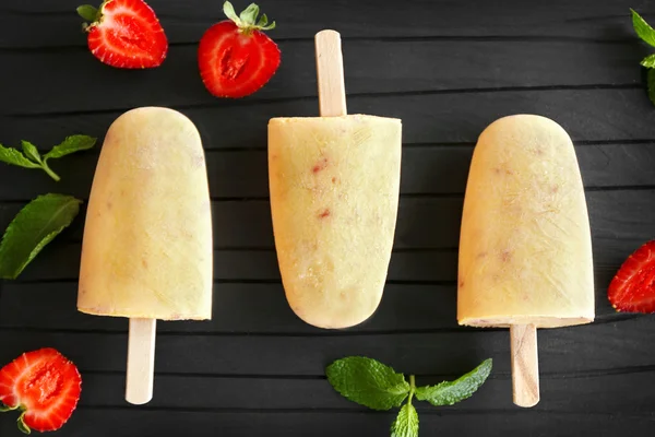 おいしいフルーツのアイスクリーム — ストック写真