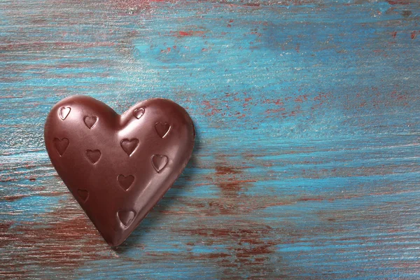 Σοκολάτα καρδιά σε ξύλινο φόντο — Φωτογραφία Αρχείου