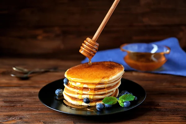Pancake lezat dengan blueberry — Stok Foto
