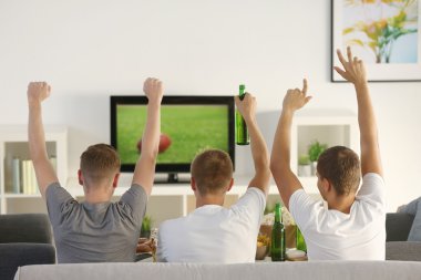 Spor TV izlerken genç hayranları