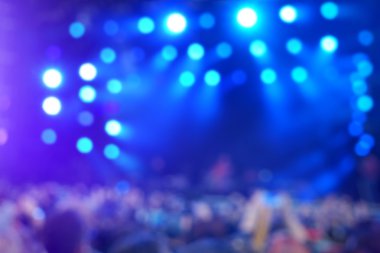 Bir kalabalığın arka plan bulanık