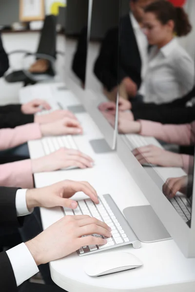 Row of business people working in office. Team work concept — Stock Photo, Image