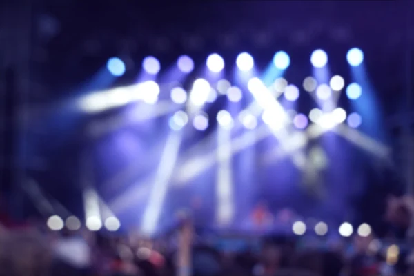 Концертные подсветки на сцене — стоковое фото