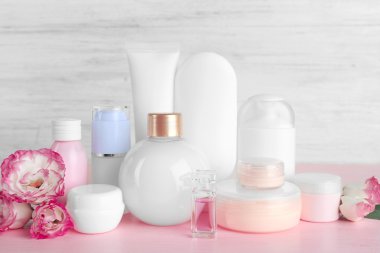 Farklı Kozmetik Şişeler