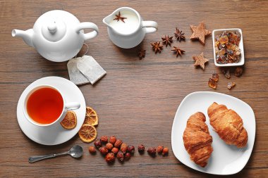 Çay içmek için malzemeler