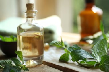 Nane yağı ile şişe 