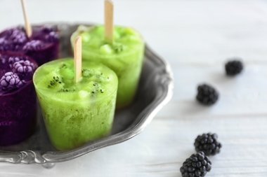 Meyve lezzetli dondurma 