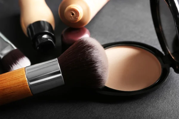 Make up brushes and foundations — Stock Photo, Image