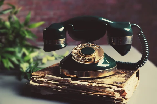 Old telephone on table — Stock fotografie