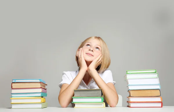 Menina bonito com livros — Fotografia de Stock