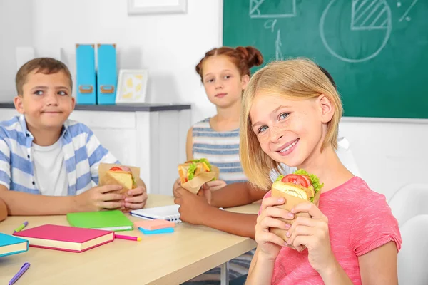 Portret Van Schoolmeisje Lunch Klas — Stockfoto