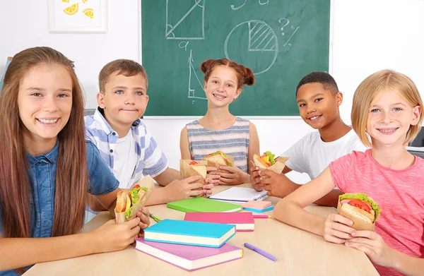 Schoolkinderen Lunch Klas — Stockfoto