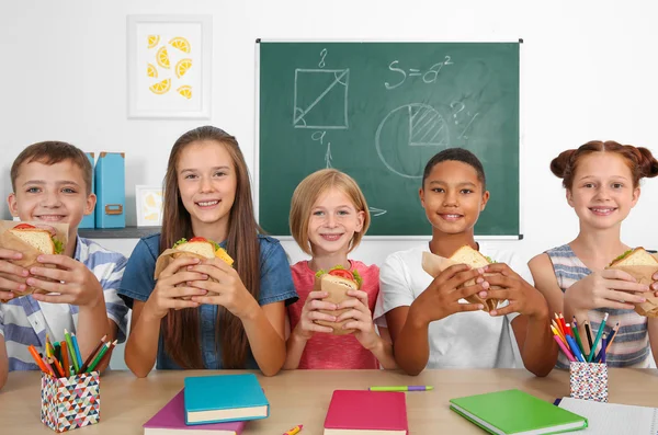 Schoolkinderen Lunch Klas — Stockfoto