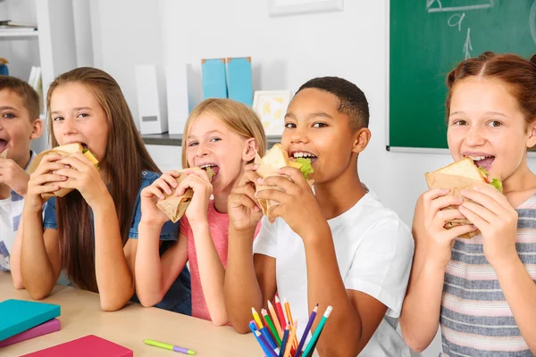 Schoolkinderen Lunch Klas — Stockfoto