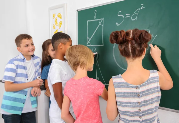 Schoolkinderen Klas Schrijven Blackboard — Stockfoto