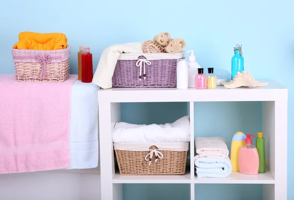 Schappen in badkamer — Stockfoto