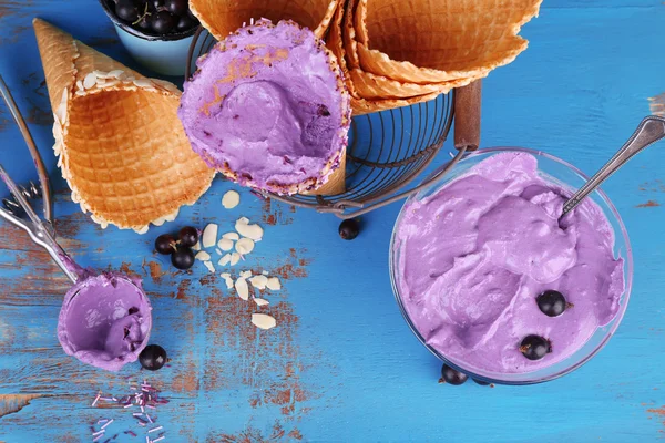 Tasty ice cream with fresh berries on old blue wooden table — Stock Photo, Image