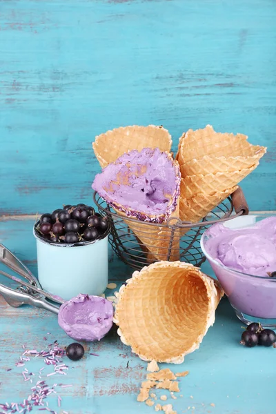 Tasty ice cream with fresh berries on old blue wooden table — Stock Photo, Image