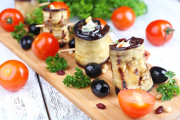 Fried aubergine with cottage cheese and parsley in n a cutting board on a napkin — Stock Photo, Image