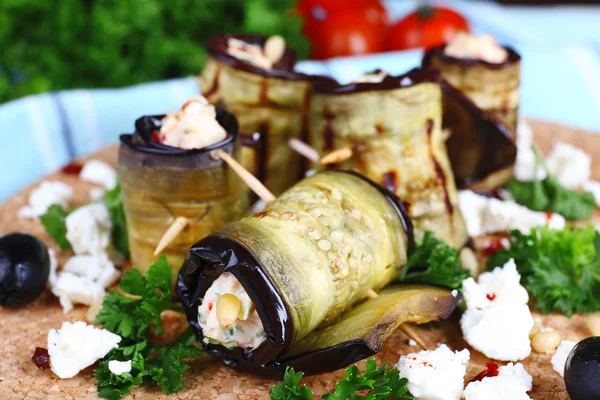 Fried aubergine with cottage cheese and parsley in n a cutting board on a napkin — Stock Photo, Image