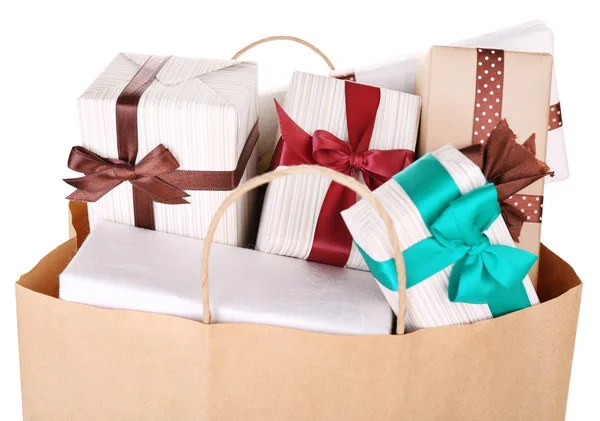 Cajas de regalo en bolsa de papel aislada en blanco —  Fotos de Stock